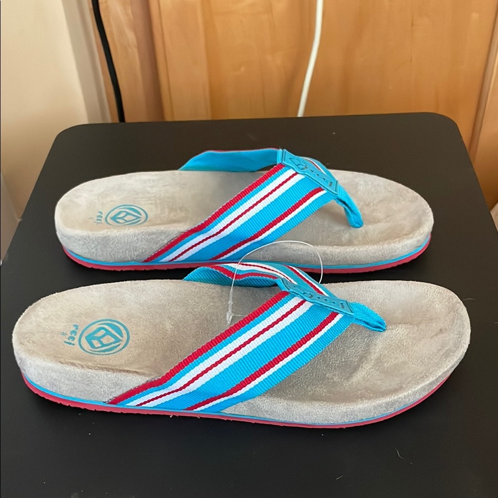 REEF Blue Red White Sandals Flip Flops Womens 8 EUR 39
